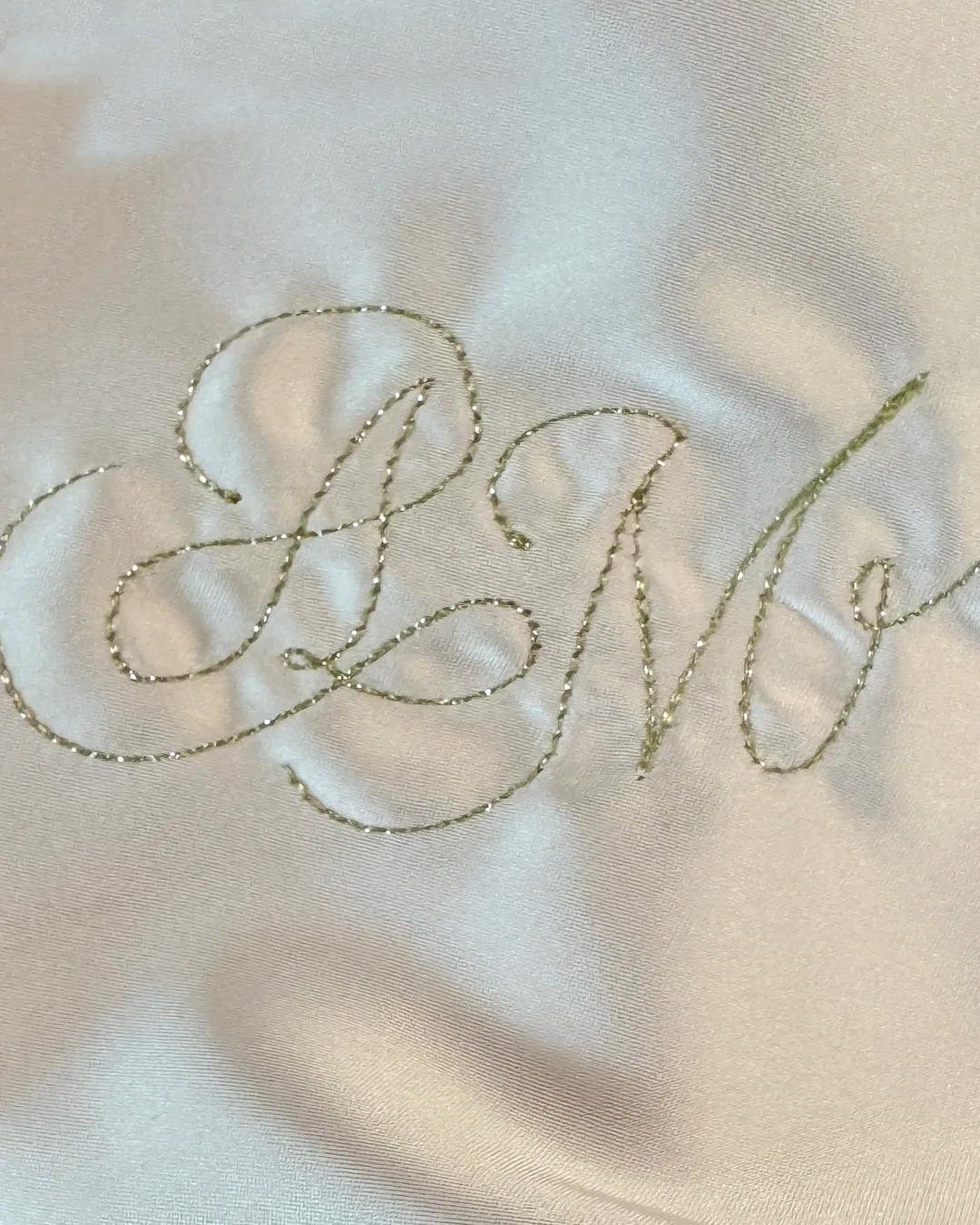 Broderie fil doré du sac du soir nuit blanche