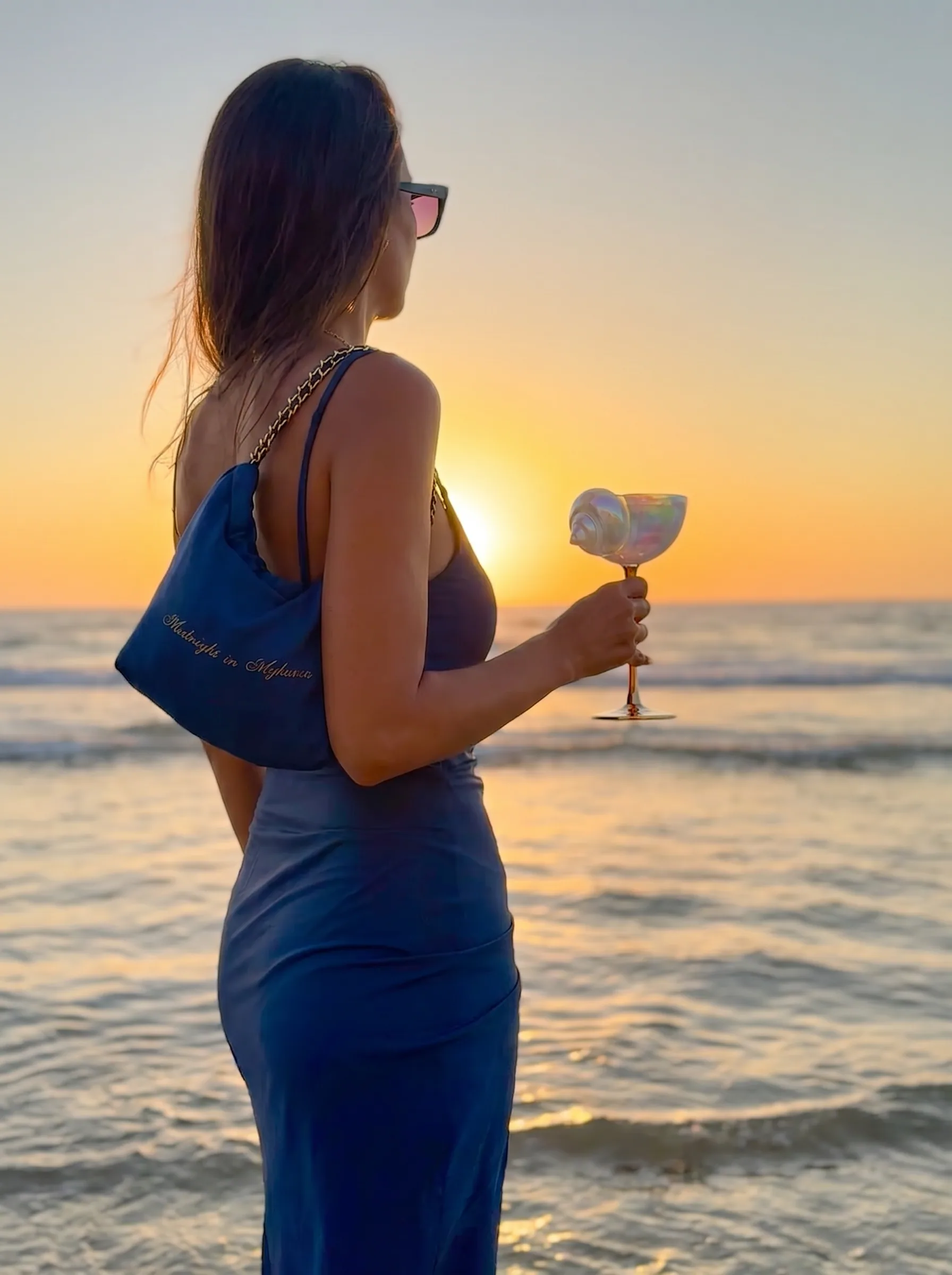 midnight — Minuit au Soleil, sac du soir en satin brodé