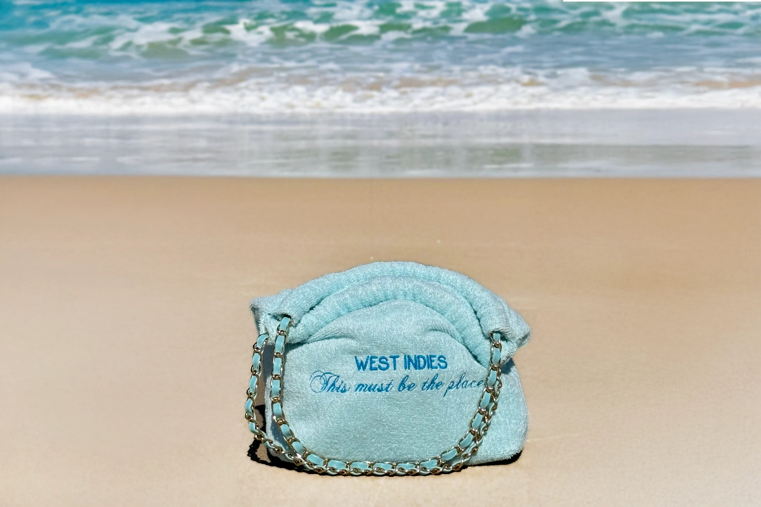 Small Balagan — sac de plage éponge personnalisé en situation
